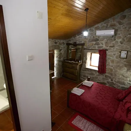 Aldeia Do Codecal Country house *